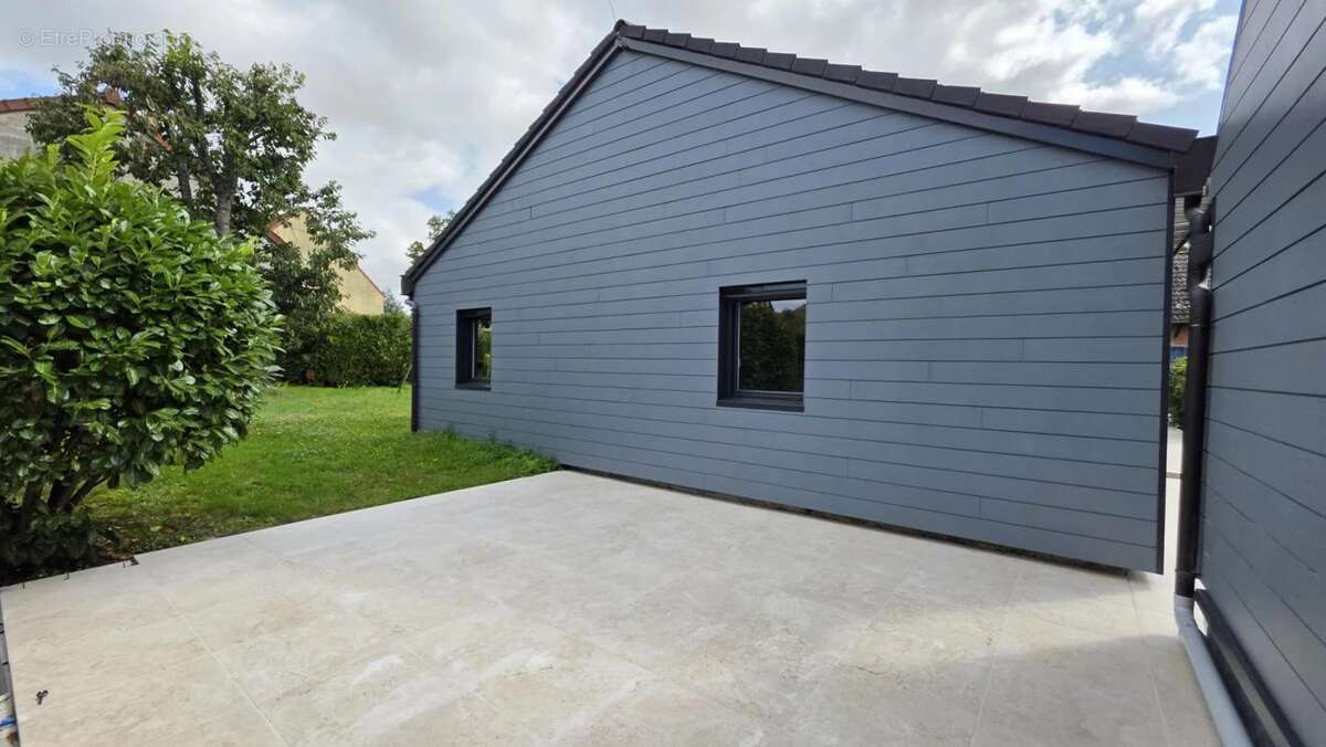 Maison à FONTAINE-LAVAGANNE