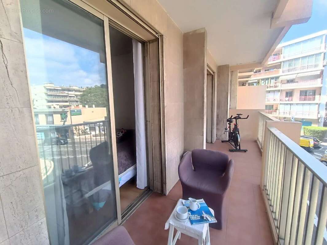 Appartement à SAINT-LAURENT-DU-VAR