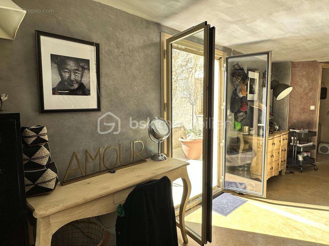Grande maison en pierre avec bassin - photo 5