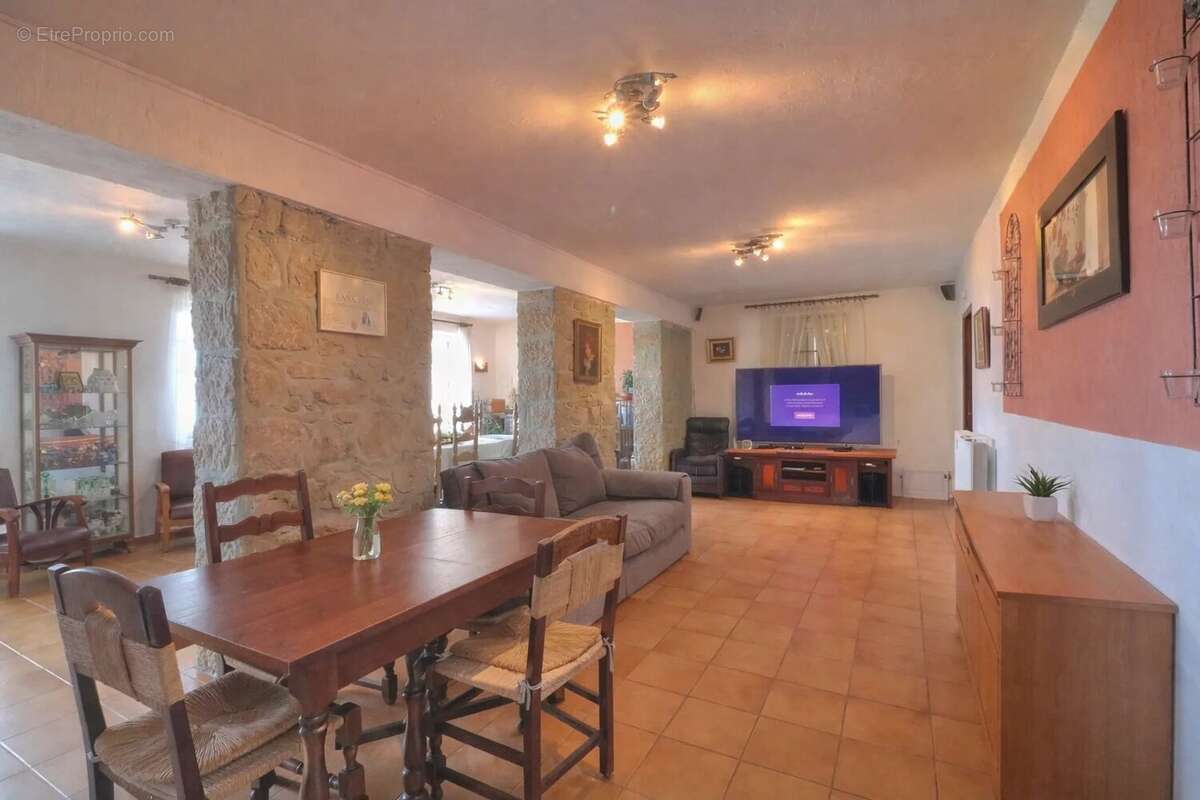 Maison à TOURRETTES-SUR-LOUP