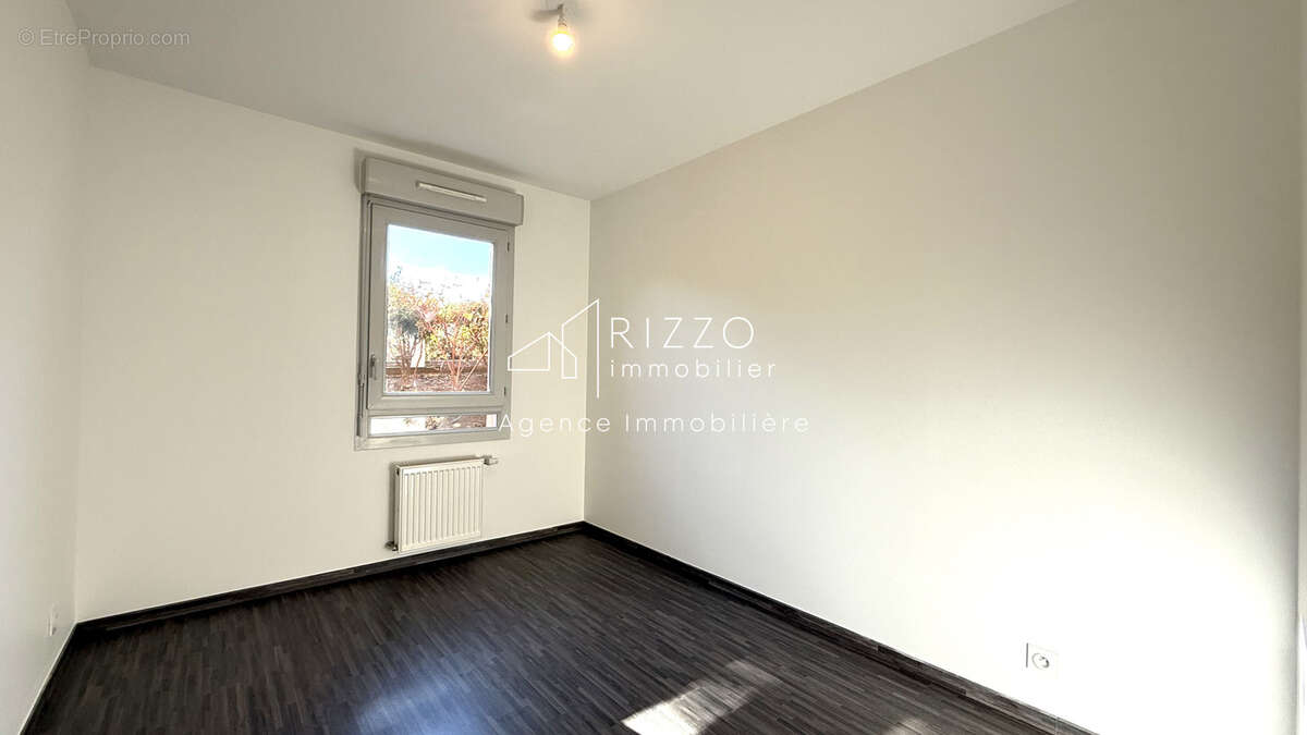 Appartement état neuf avec cuisine équipée et jardin terrasse - photo 9