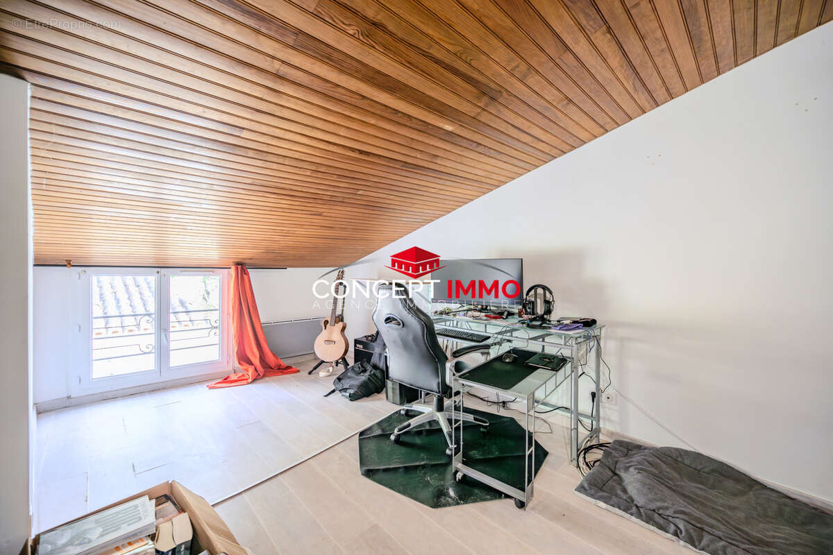 Maison à MEOUNES-LES-MONTRIEUX