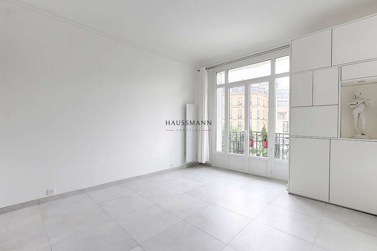 Appartement à PARIS-9E