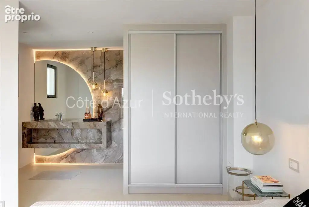 Super Cannes Vallauris, villa de 260 m² avec cinq chambres, piscine et vue mer - photo 16