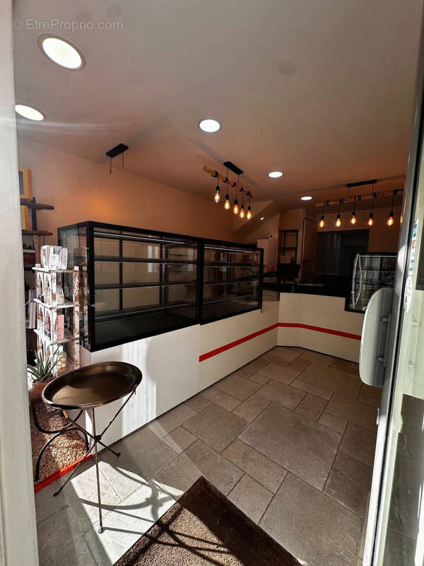 Commerce à FONTAINEBLEAU