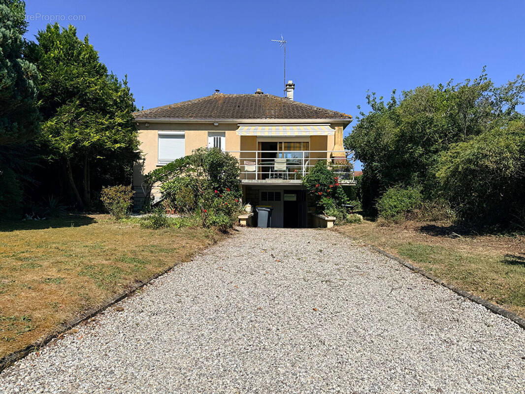 Maison à COLLEVILLE-MONTGOMERY