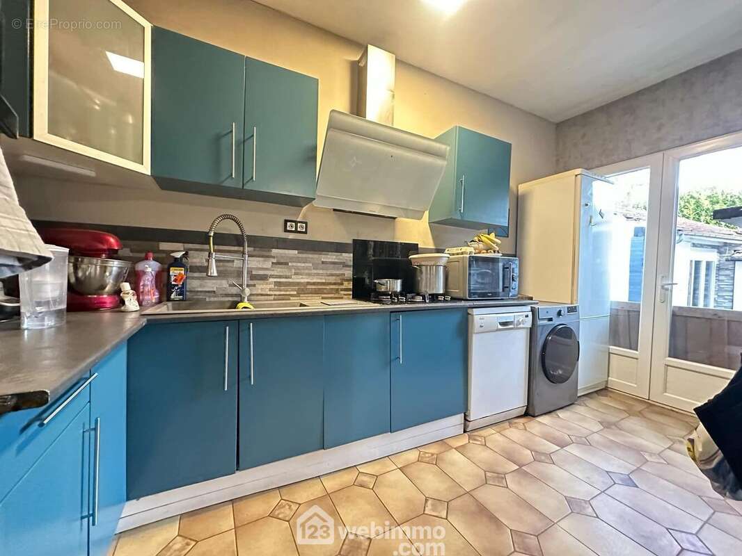 Vous disposez d&#039;un accès sur la cour - Maison à SAINT-GOBAIN