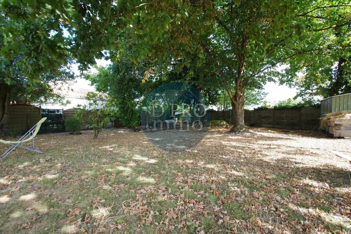 Terrain à LA HAIE-FOUASSIERE