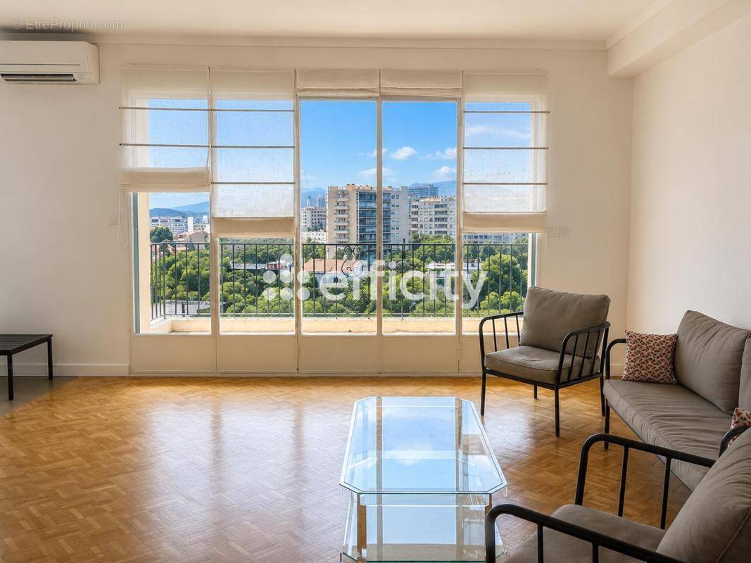 Appartement à MARSEILLE-8E