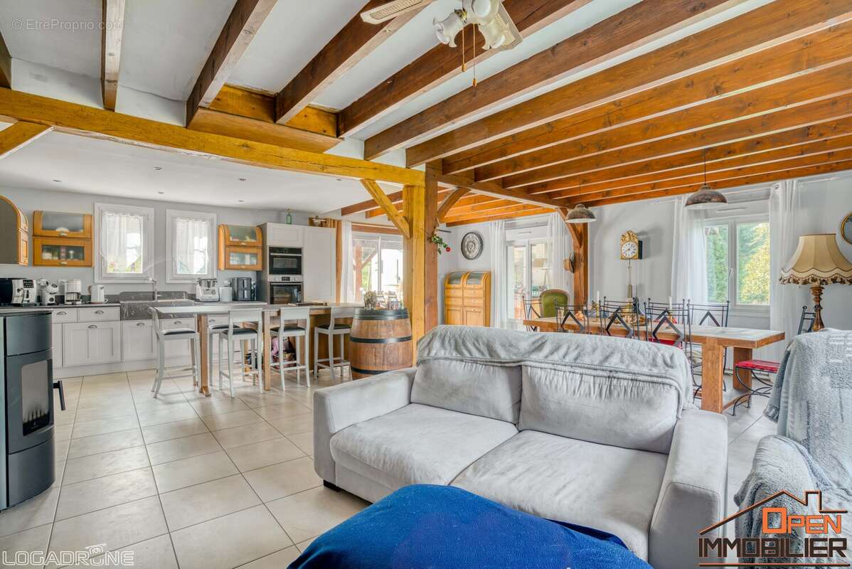 Appartement à ALLEZ-ET-CAZENEUVE