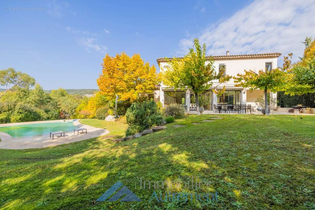 Maison à LE THOLONET