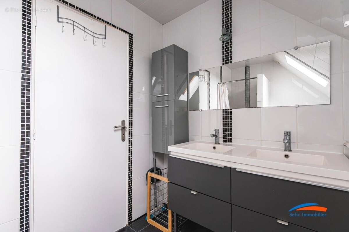   - Maison à CHAMPFLEURY