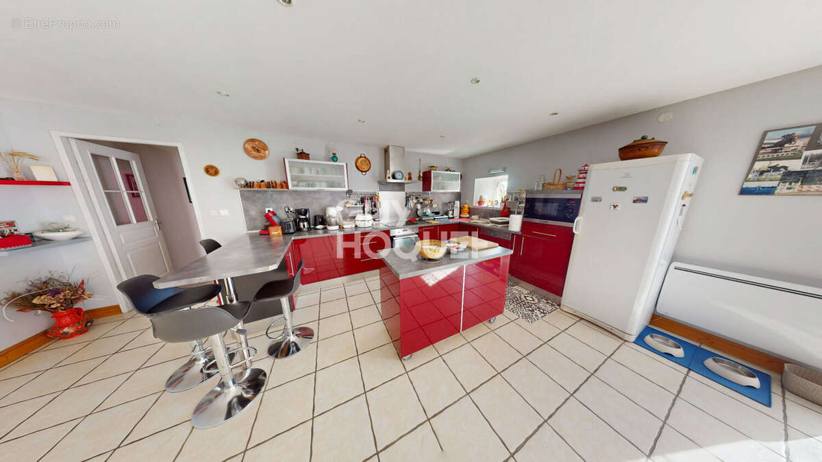 Maison à BAZOUGES-LA-PEROUSE