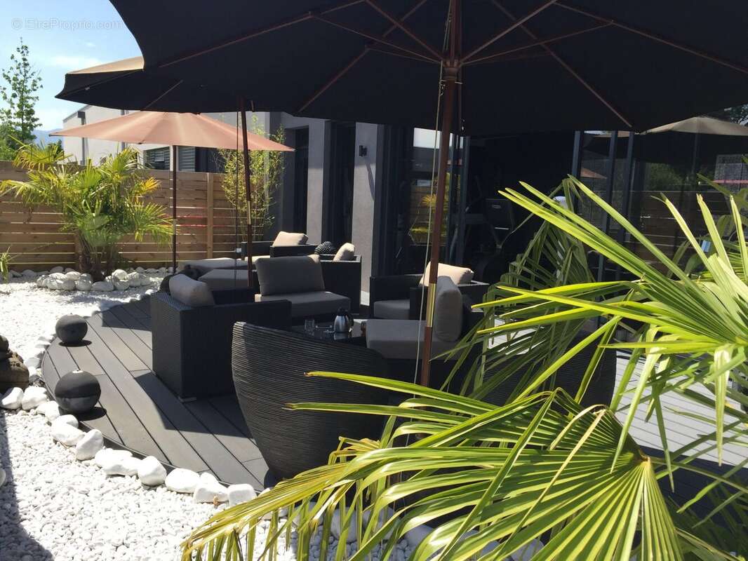 Commerce à SAINT-GENIS-POUILLY