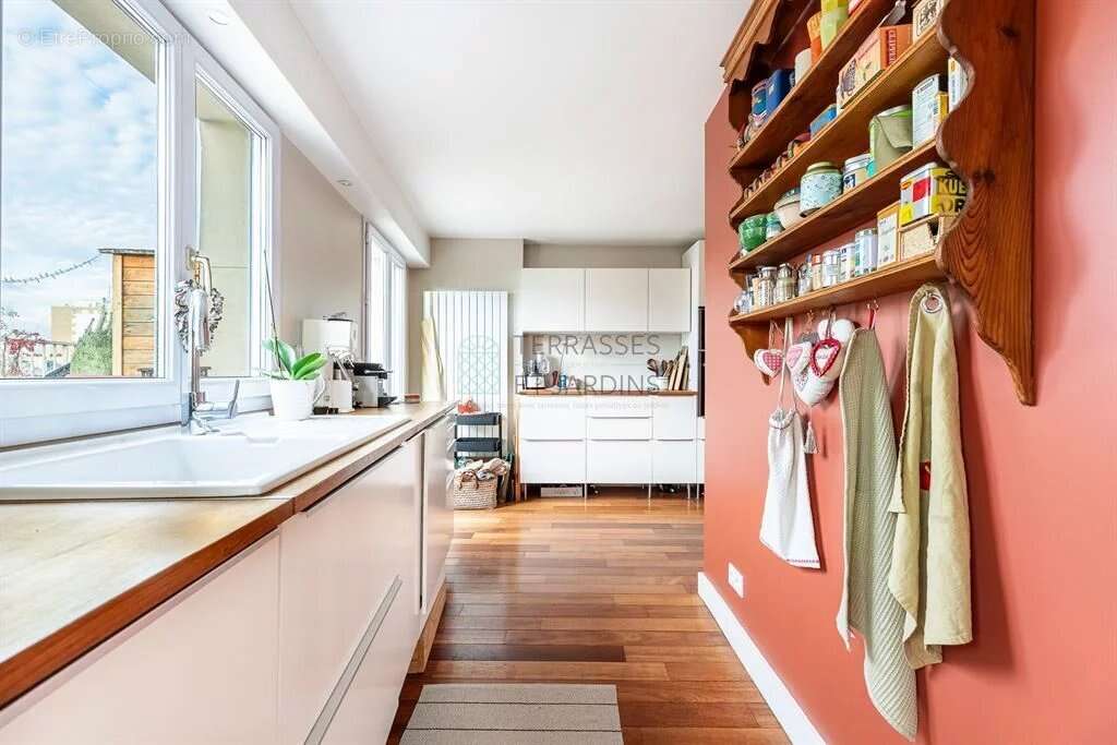 Appartement à PARIS-14E