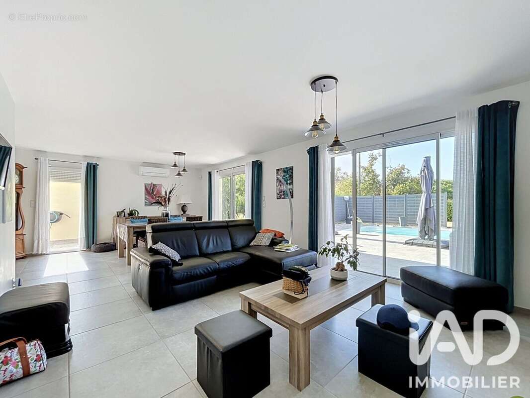 Maison 107 m² à Saint-Medard-De-Guizieres  - photo 3