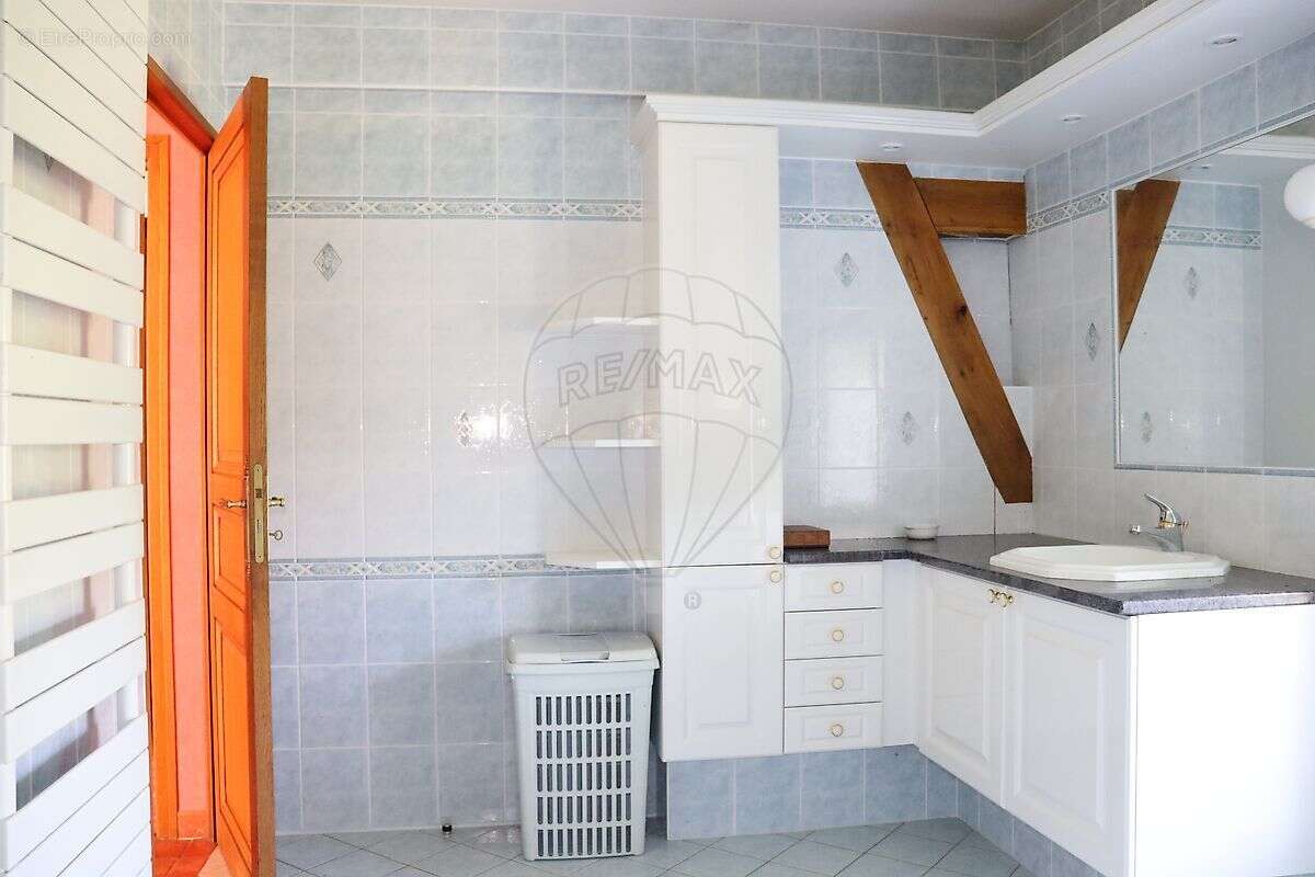 Maison à CORVOL-D'EMBERNARD