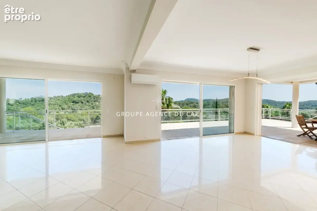 Vue degagee tres belle villa lumineuse de 7 pieces 5 chambres piscine deux garages proche golfs - photo 2