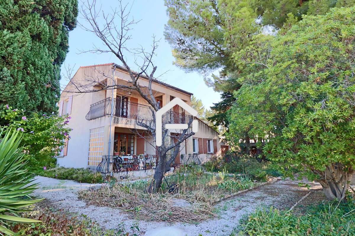 Maison à SAINT-CHAMAS