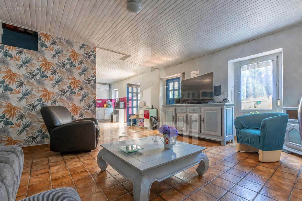 Maison en campagne avec dépendances - photo 2