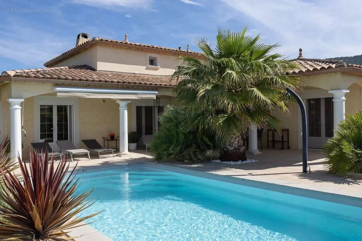 Maison à AUPS