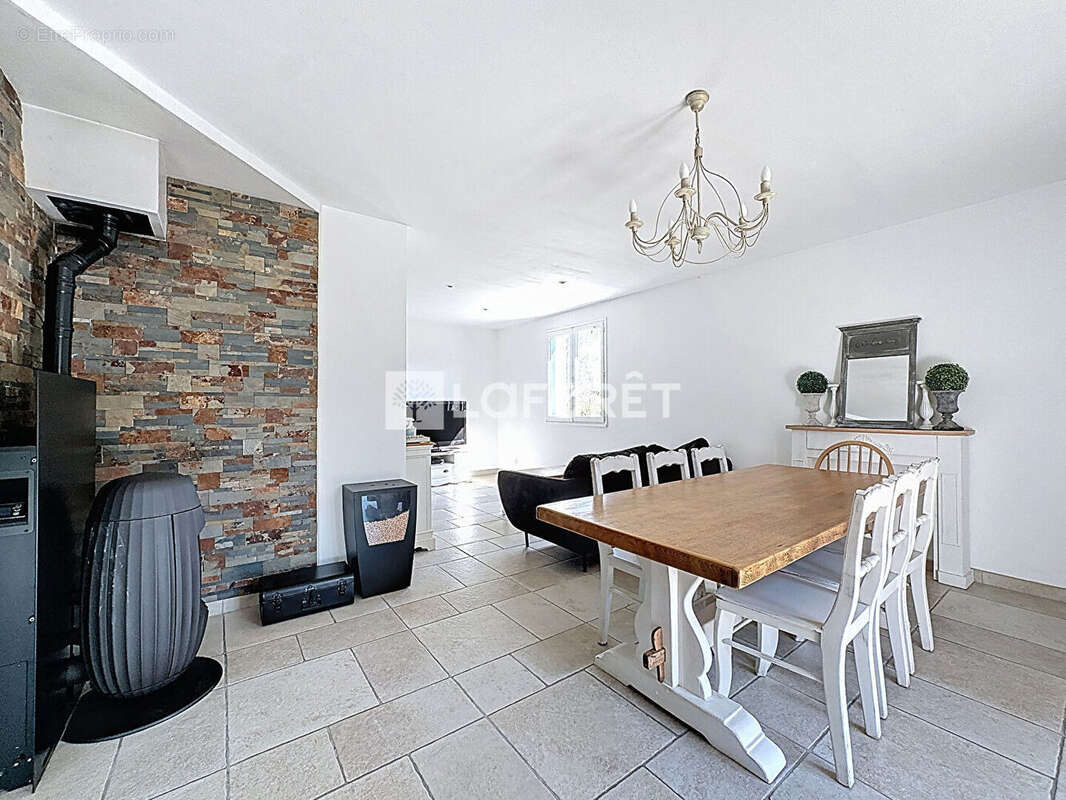 Maison à SAINT-JEAN-DE-THURIGNEUX