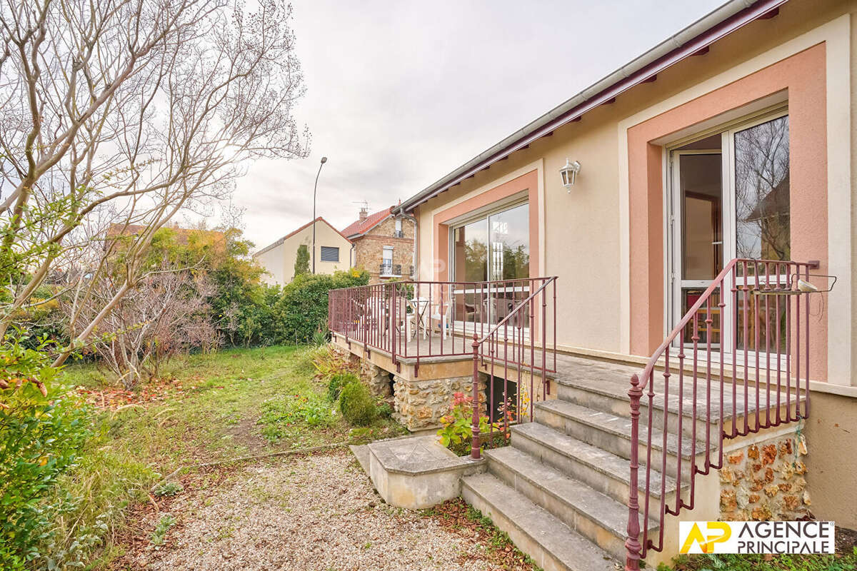 Maison à LE MESNIL-LE-ROI