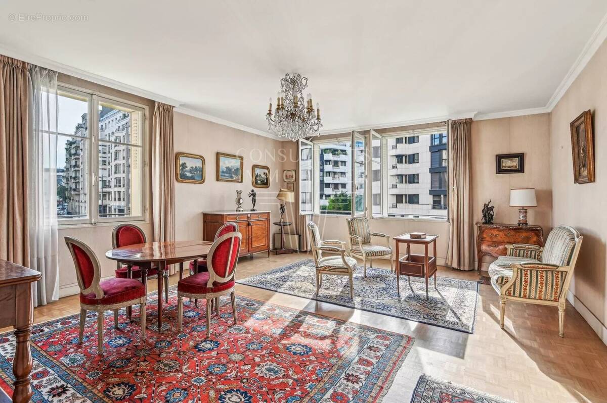 Appartement à PARIS-17E