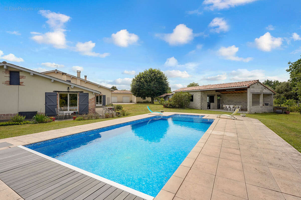 Toulousaine rénovée de 209 m² avec Jardin & Piscine - photo 2