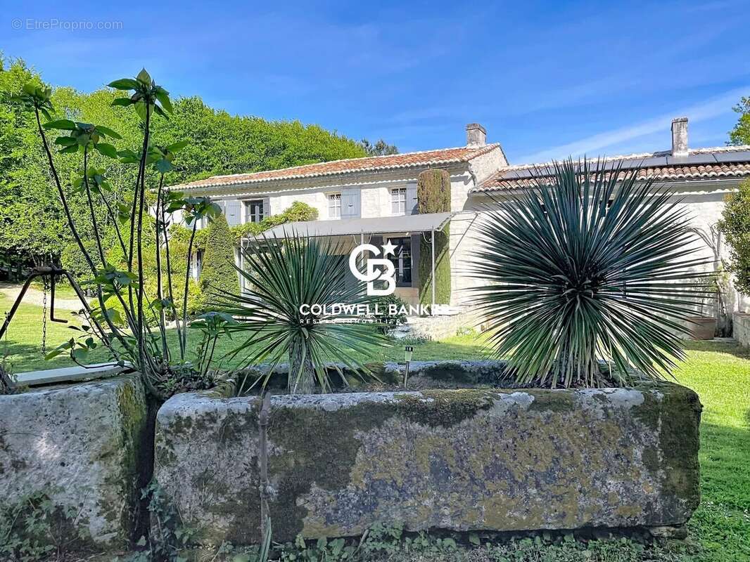 Maison à CORME-ROYAL