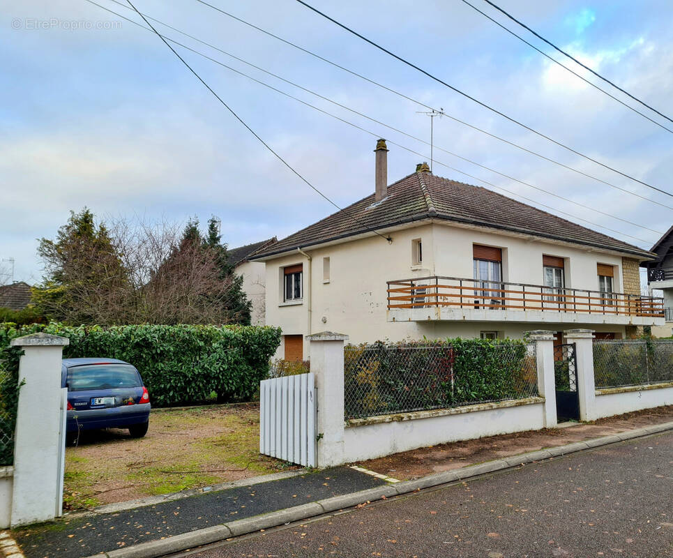 Nevers Pavillon de rapport de 187 m2  sur 641 M2 de jardin loué - photo 2