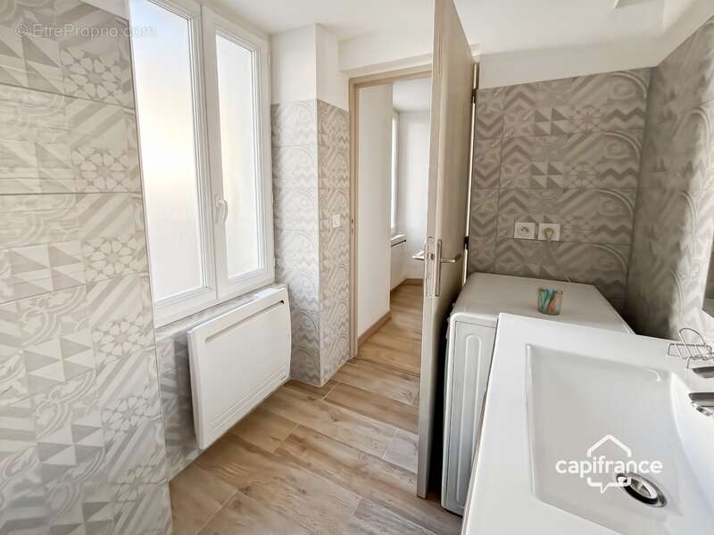 Appartement à BAGNOLS-EN-FORET