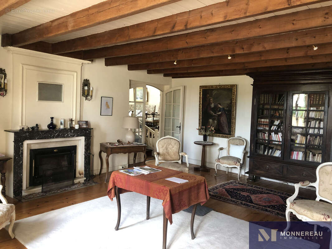 Maison à BARBEZIEUX-SAINT-HILAIRE