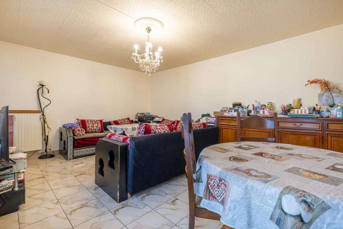 Appartement à SAVIGNY-LE-TEMPLE