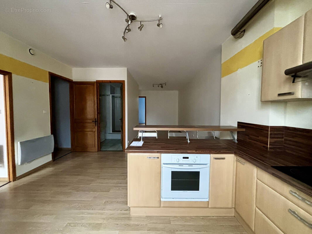 Appartement à LE CHAMBON-FEUGEROLLES