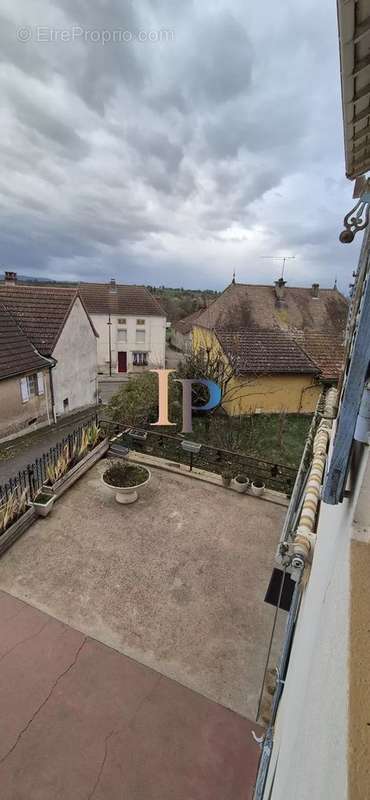 Maison à POUILLY-SOUS-CHARLIEU