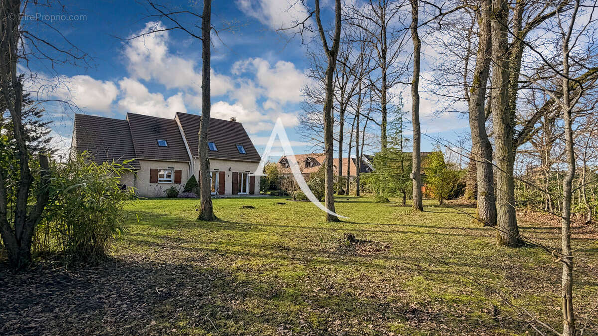 Maison à LE PERRAY-EN-YVELINES