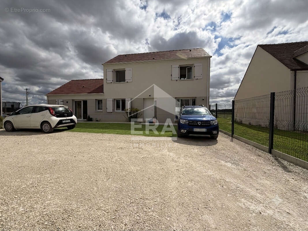 Maison à EVRY-GREGY-SUR-YERRE