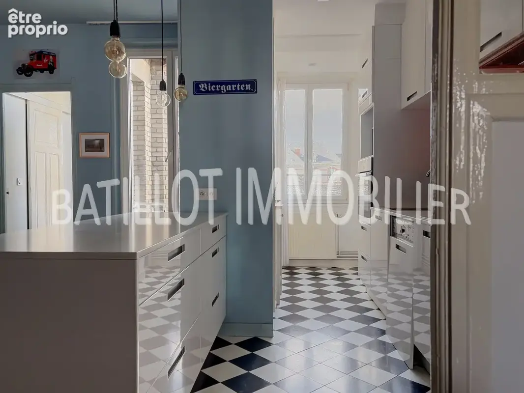 Reims, secteur St Thomas, bel appartement ancien, 2 chambres et très belle pièce de vie. - photo 6