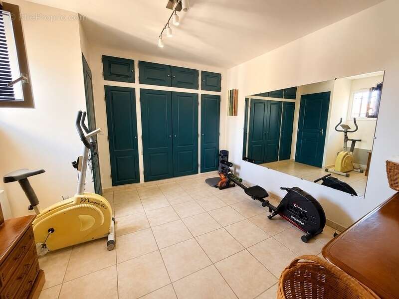 Maison à vendre 6 pièces 130 m2, dépendance, piscine, jardin  LAURIS (84) - photo 19