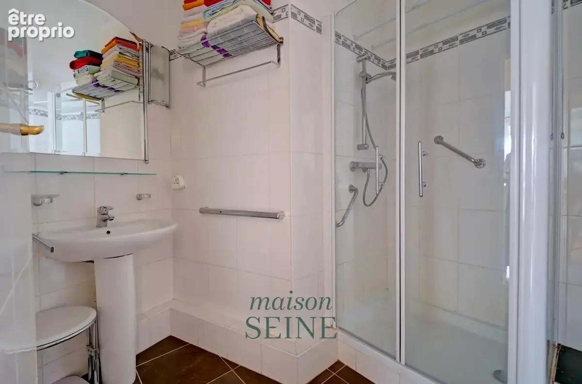 Exclusivité - Neuilly Mairie - Appartement 2 chambres - Terrasse - Etage élevé - photo 14