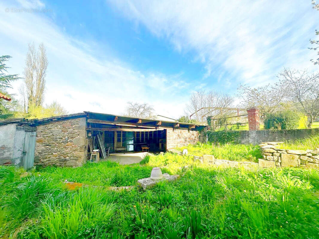 Maison à LIVINHAC-LE-HAUT