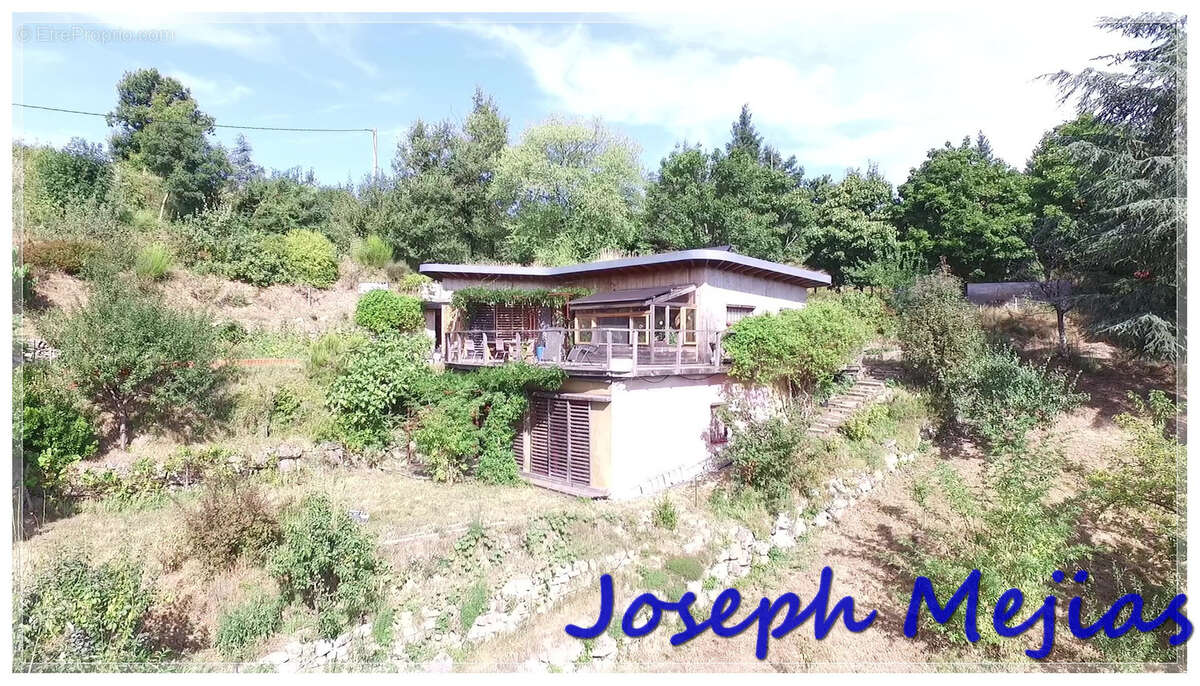 Maison à SAINT-ETIENNE-DE-SERRE