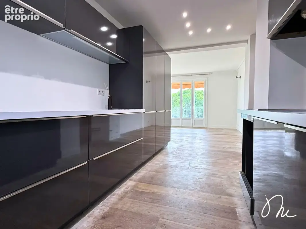 Appartement T4 rénové avec vue dégagée, balcon et cave - photo 4