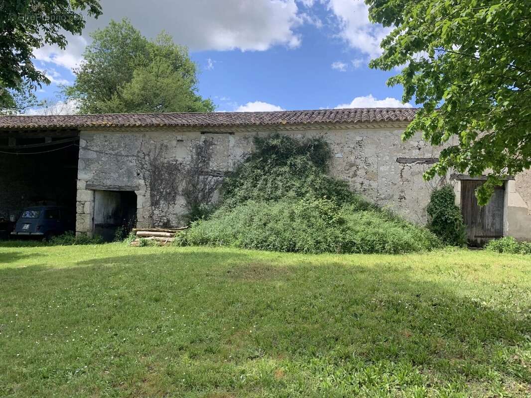 Maison mitoyenne avec 6 chambres, maison d'amis et dépendances - photo 11