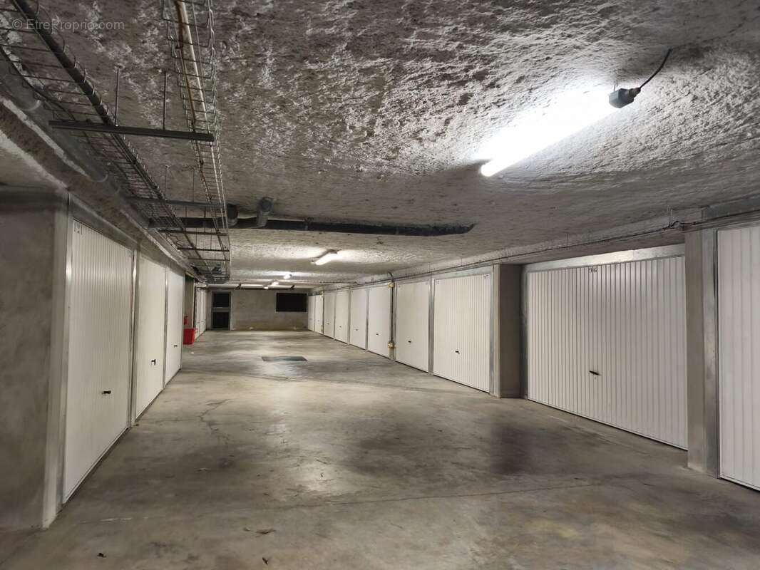 Parking à SAINT-RAPHAEL