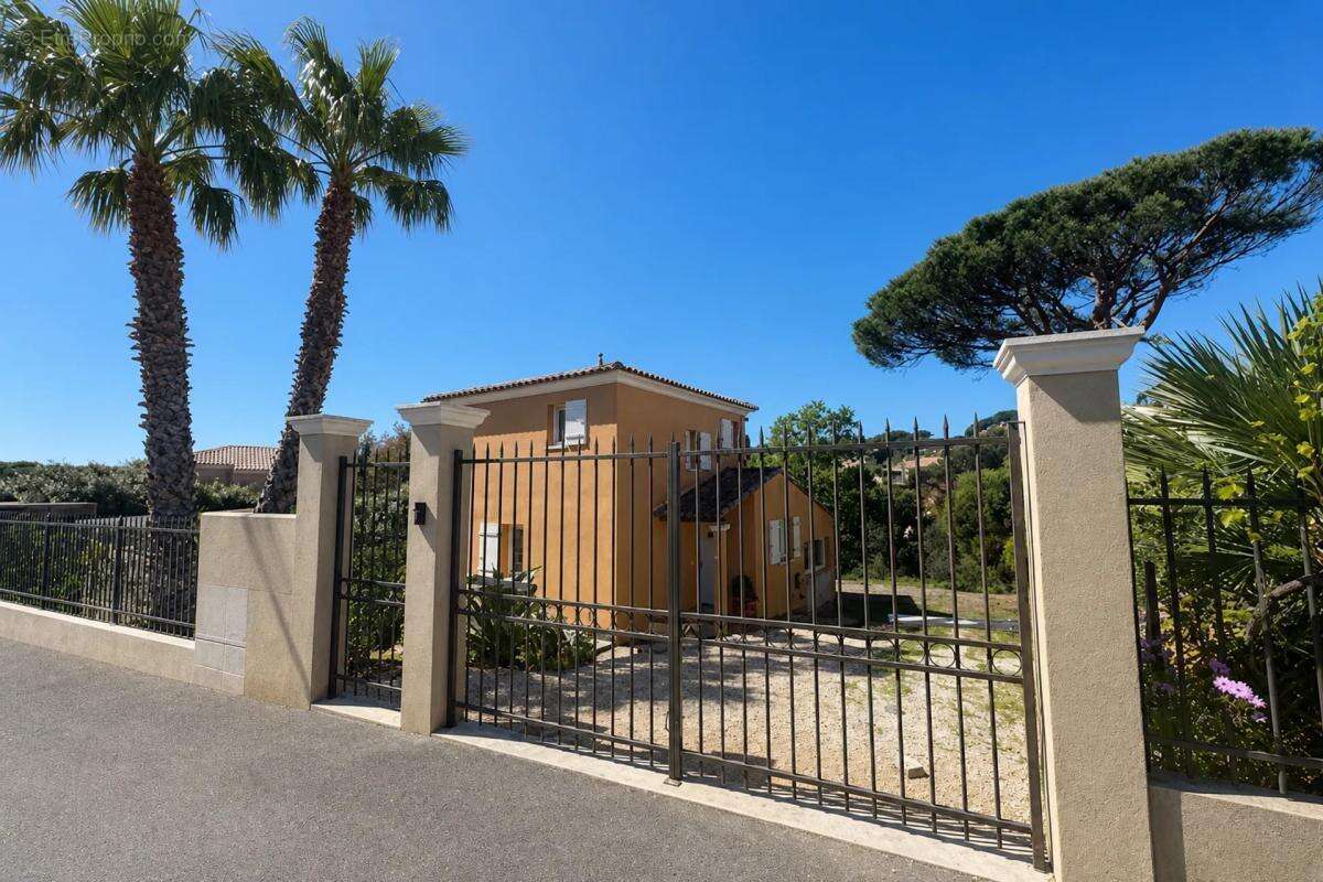 Maison à ROQUEBRUNE-SUR-ARGENS