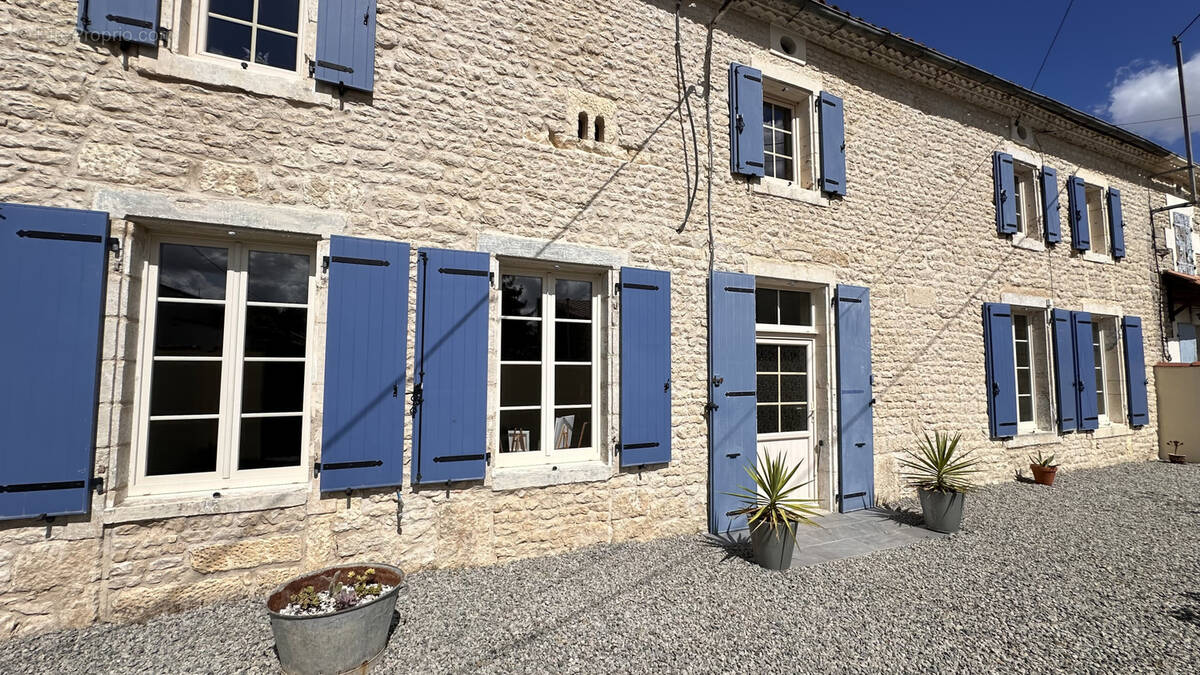 Maison à LOIRE-SUR-NIE