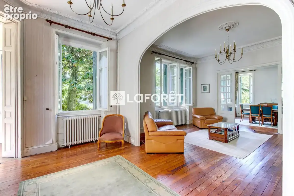 Maison bourgeoise du XIXe siècle de 300m2 quartier St Charles - photo 3