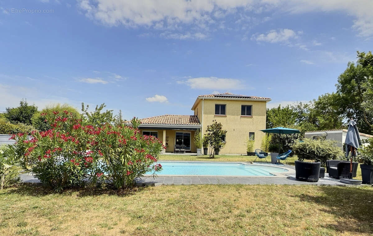VERFEIL - Villa T5 avec piscine sur une magnifique parcelle de 1 826 m2 - photo 10